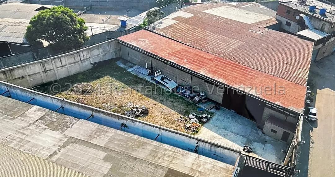 Comercial (Galpon - Deposito) en Venta en Parque Caiza, Distrito Metropolitano