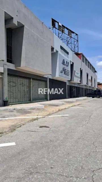 En venta local comercial en plena av. Las industrias frente a Sidetur Barquisimeto Edo. Lara.