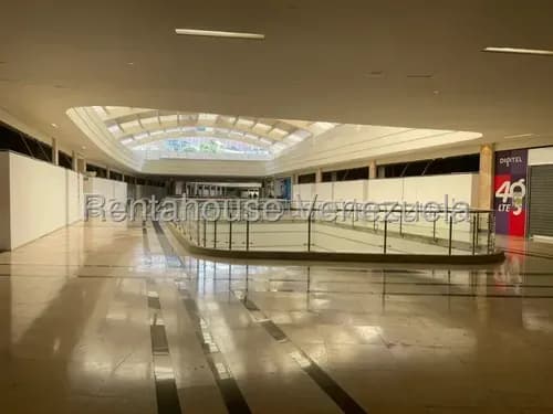Alquiler De Local En En Centro Comercial Parque Cerro Verde Cl Mls 26-563