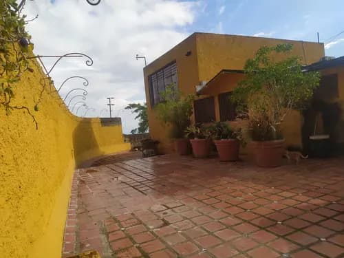 Quinta De Un Solo Nivel Con Amplio Terreno En San José De Los Altos