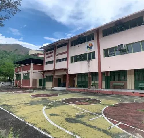 Edificio De Tres Niveles En Trigal Sur Para Diversos Usos 3.000 Mtrs De Construcción Capacidad Para Colegio Vende Dayanna Vasquez