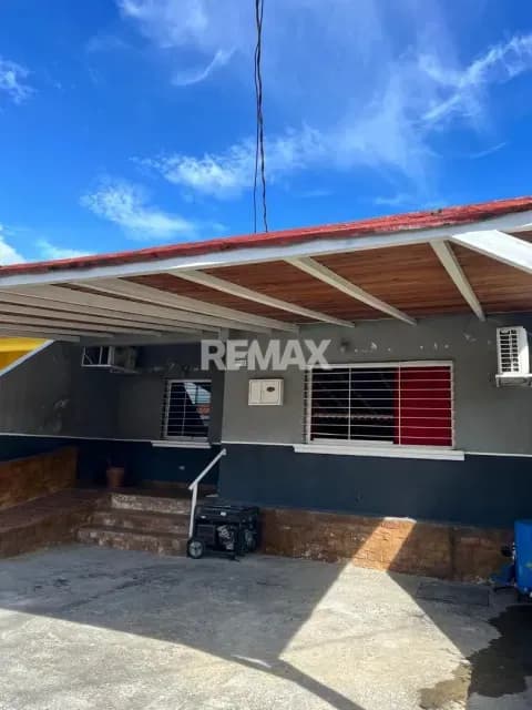 EL HOGAR QUE BUSCAS EN URB. LOS BUCARES