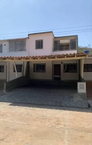 G.r. Inmob. Inv. Degemajo Ofrece En Venta* Hermosa Casa De Dos Plantas. En La Urb. Lomas De La Hacienda San Diego. Res. Jabillos 6 Conjunto Cerrado Con Portón Eléctrico Y Pozo De Agua 101
