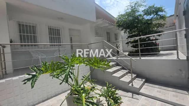 Vendo hermosa casa semi-equipada de un nivel en Trigal Sur Calle cerrada