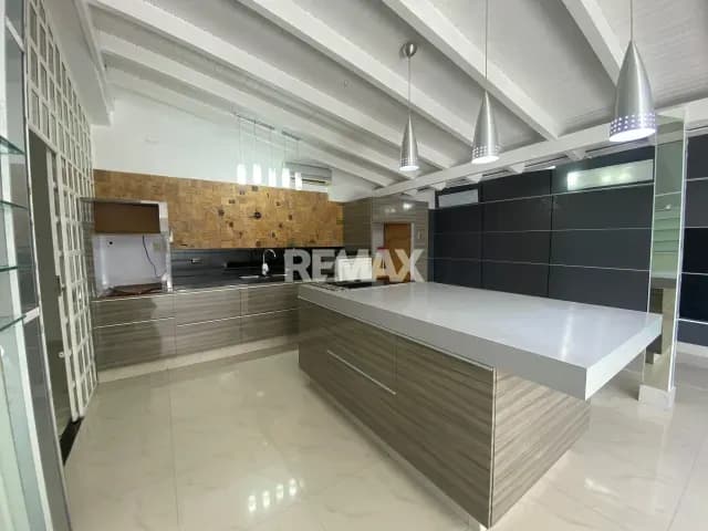 Casa en alquiler en colinas de vista alegre 350mt