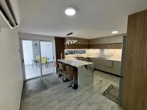 Ofrezco En Venta Casa En Uno De Los Conjuntos Residenciales Más Exclusivos De San Diego Casa Verde Consta De 162 Mtrs2 De Terreno 102 Mtrs De Construcción Área De Sala Cocina Empotrada Medio Baño Área