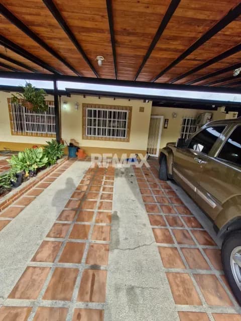 Hermosa casa En Valle de oro con salida a la piscina