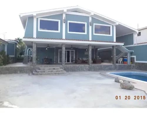 Hermosa Y Amplia Casa En Venta. Urb. Santa Rosa De Charallave.