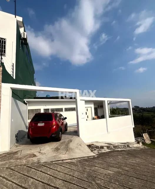 SE VENDE CASA VIA PERIBECA