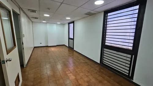 Precio De Oportunidad. Alquiler De Oficina En Los Ruices. Rg