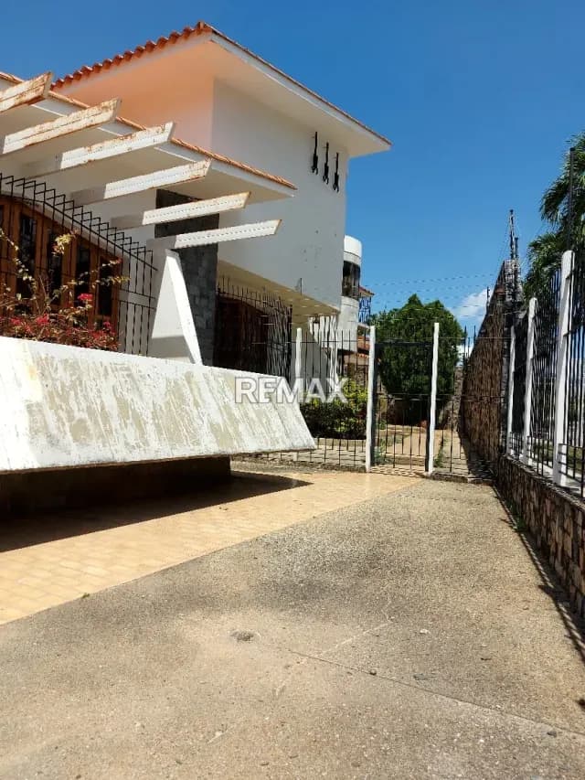 Casa de Esquina En Venta Trigal Norte Calle Cerrada