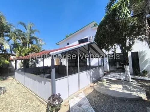 Rosa Espinoza Vende Casa Ubicada En San Diego Es Tu Oasis Perfecto Para Relajarse Y Disfrutar Con Tus Seres Queridos Y Amistades. 26-15440 May14