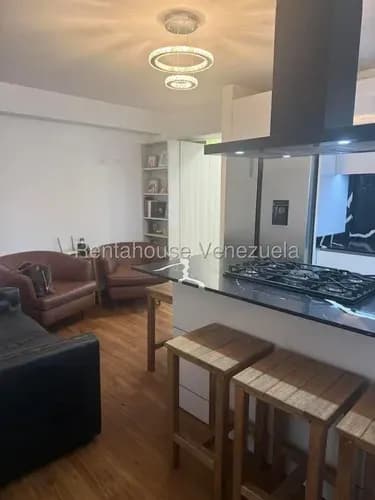 Lld/ Apartamento En Las Acacias En Venta Cercano A La Ucv, Vías Publicas Y Comercios 26-19904