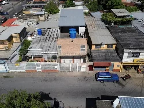 Edel Vargas Vende Local Comercial Ubicado En Zona Este De Barquisimeto, Con Oficinas, Area De Almacenamiento, Dos Cavas Cuarto, Despote, Seguridad, Ideal Para Producción Láctea / Renta House