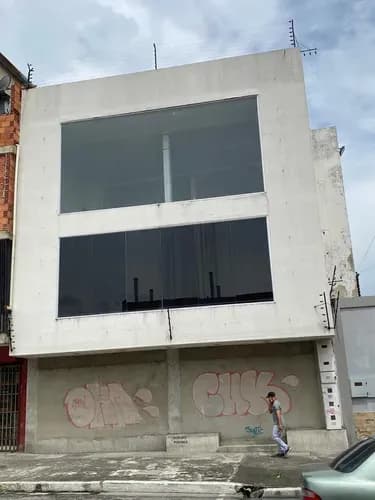¡oportunidad Única De Inversión En Zona Centro De Barquisimeto! Se Vende Excepcional Edificio De **3 Pisos**, Ubicado En La Estratégica **carrera 19, Calle 13, Zona Centro De Barquisimeto**. ¡idea