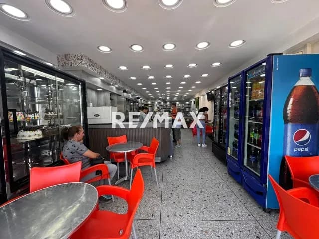 Vendo fondo de comercio de Panadería ubicada en Naguangua en plena av universidad. completamente operativa.