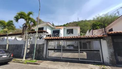 Casa En Venta Con Gran Potencial En Calle Cerrada El Marqués 26-18302 Mr.
