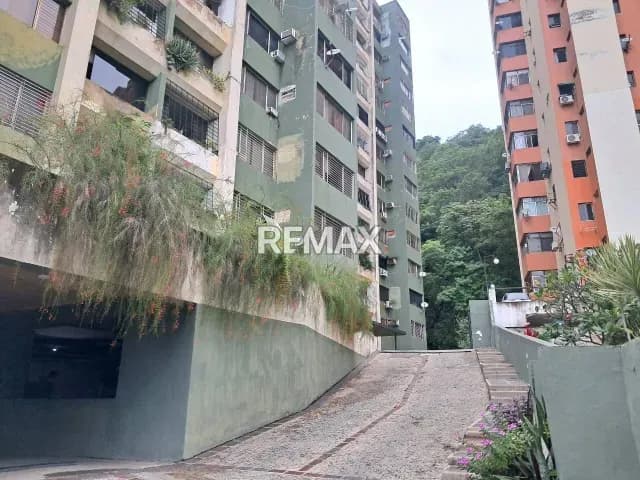 Se Alquila Apartamento Amoblado en Las Chimeneas Con Planta 50%