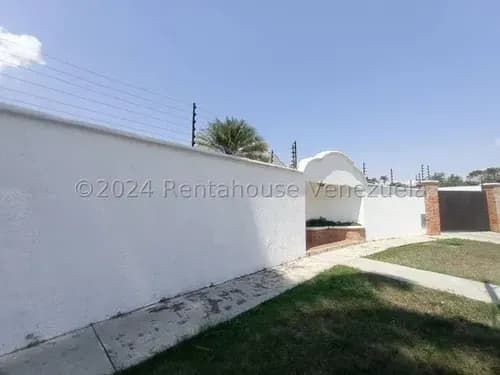 Rosa Espinoza Vende Terreno En San Diego, Las Morochas De 1001 M2 Con Casa Duplex En Obra Gris 26-16032 May4