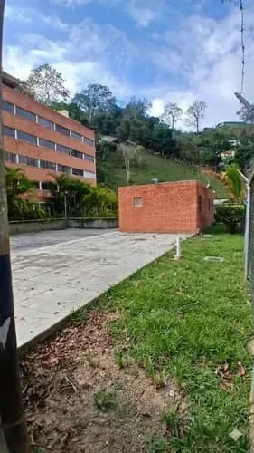 Oportunidad 3 Habitaciones, 2 Estacionamientos Apartamento Parque Caiza