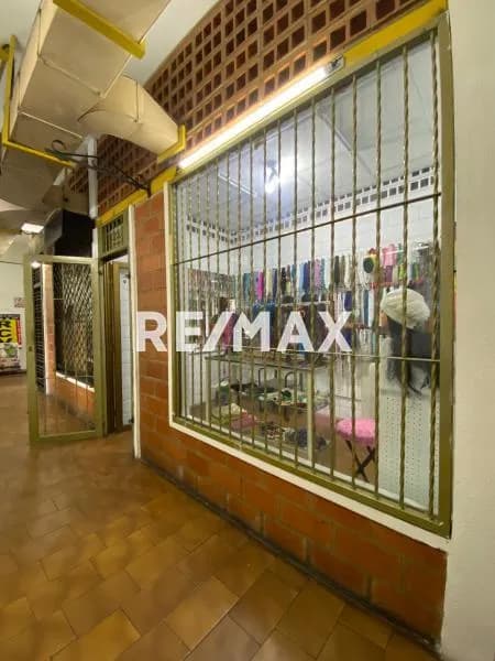 EN VENTA LOCAL COMERCIAL EN LA TORRE VENARAGUA CENTRO DE MARACAY