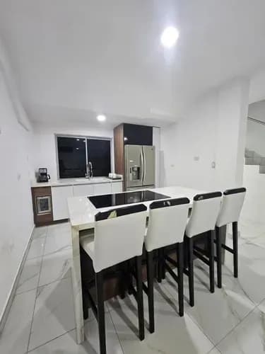 Moderno Townhouse En Alquiler: San Diego Gr-ind