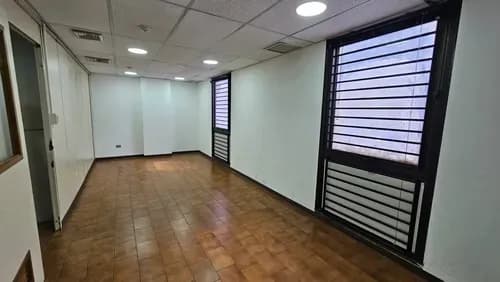Promoción De Alquiler: Oficina En Los Ruices. ¡ Negociable ! Rg