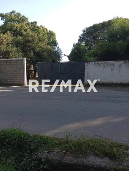 Excelente Terreno en Venta a pie de calle de la Av. principal de El Limón