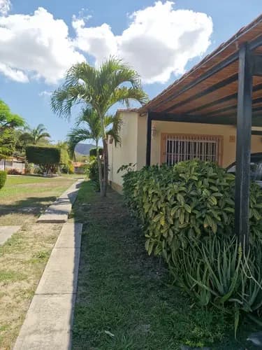 Dl Vende Casa De Oportunidad Valle De Oro De Esquina Totalmente Construida Salida A La Piscina. Excelente Ubicación