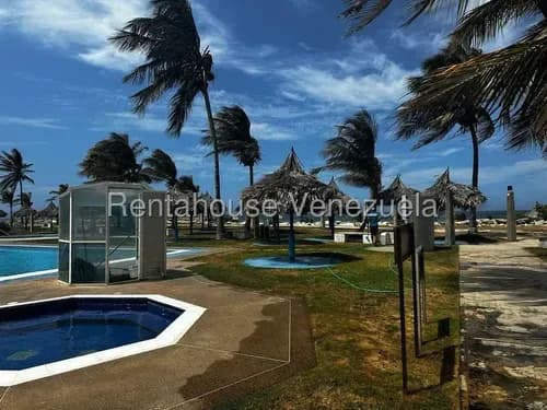 Apartamento En Venta, Tanaguarena-la Guaira. Hermosa Vista Al Mar, Salida A La Playa, Piscina, Áreas16741. Sociales.
