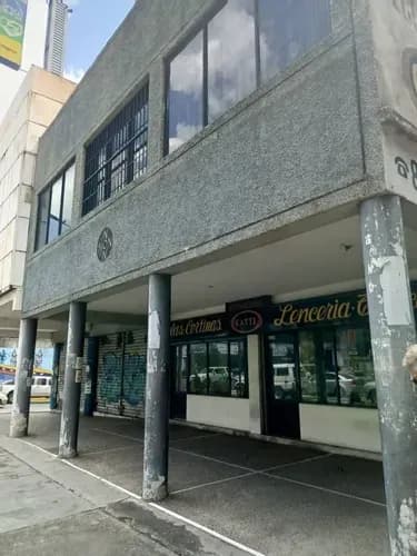 Johana Lazaro Alquila Local Comercial A Pie De Calle Av. Bolivar Exclente Oportunidad **clientes Directos**
