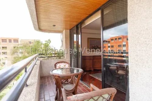 Acogedor Apartamento Amoblado Con Balcón. 5 Habitaciones 26-9611 Js