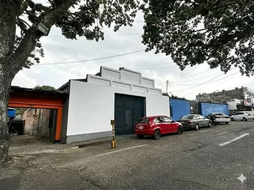 Alquiler De Galpón Comercial Barrio Obrero (calle 10 Entre Carreras 18 Y 19, Antiguo Yupi Park).