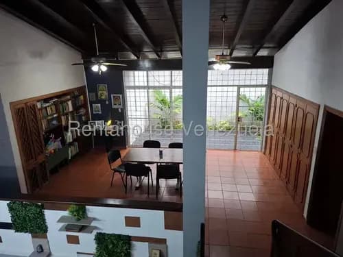 Casa Con Potencial Comercial Adaptable Para Centro Comercial O Lo Que Es Tendencia Casa De Tiendas, Amplia Y Con 3 Niveles, 1 Local De 32m2 Con Baño A 50% (obra Blanca)