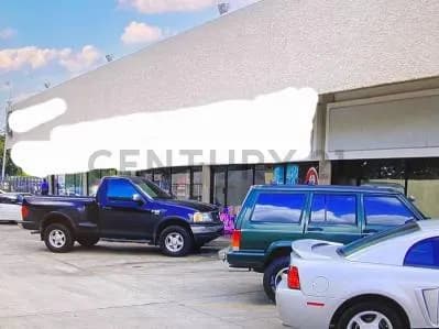 En Venta Centro Comercial y edificio para deposito en Av. La Limpia