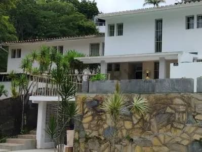 Se Alquila cómoda quinta en la urbanizacion Santa Clara del Cafetal
