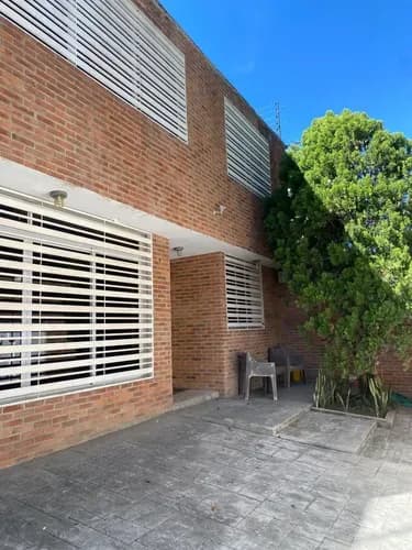 Kh9 Venta De Hermosa Casa En Montalban 3 Hab Con Baños Incorporados, 2 De Ellas Con Vestier, Hab Y Baño De Servicio, 2 Baños De Visita, Amplia Cocina, 5 Puestos. Lista Para Mudarse. Precio Negociable