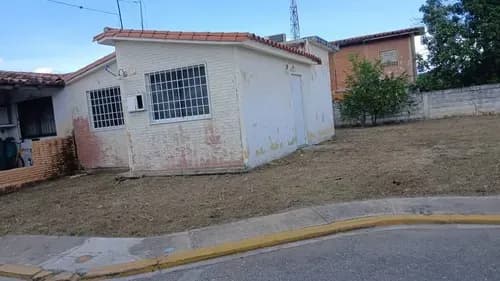 / Maria Elena Oropeza / Vende De Oportunidad Casa 105 M2 Con Parcela Terreno Adicional De 137 M2 / Conexión Gas Directo Pdvsa /tanque Subterráneo De 10.000 Lit /en Tierra Del Sol, Lara#26-18125/
