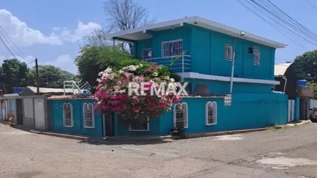 EN VENTA CASA DE DOS PISO