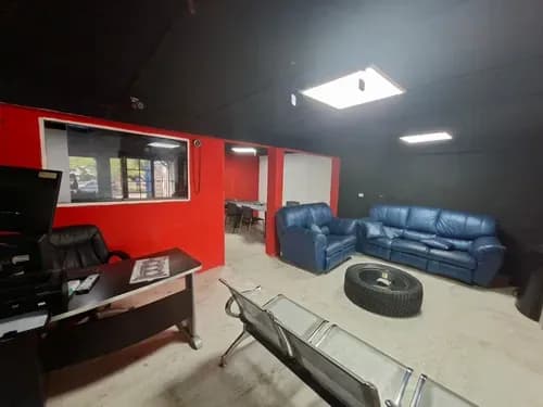 Casa Comercial En San Diego. A Pie De Calle En Av. Don Julio Centeno Con Doble Acceso (ac)