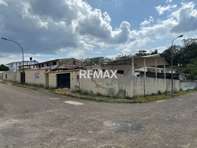 Casa. Venta. Urb Pirineos