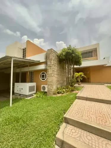 Venta De Casa En Urbanización Andrés Bello Las Delicias Maracay Estado Aragua Confortable Y Espaciosa Para Disfrutar En Calma.