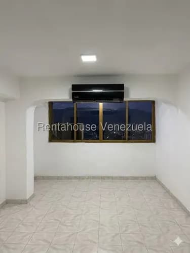 N Venta Un Acogedor Apartamento De 80 Mts2 Ubicado En El Centro De Barquisimeto, Lara Y/v/*y