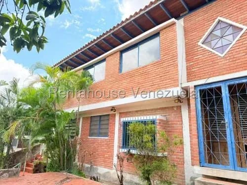 Jg Cod Flex 26-15584 Se Vende Bella Y Espaciosa Casa En Colinas De Bello Monte A Precio De Oportunidad Ago Negociable