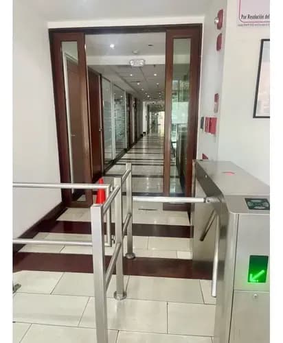 Alquilo Edificio Para Oficinas 2.880 M2 Las Mercedes