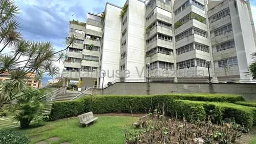 Apartamento Muy Bien Ubicado, En Calle De Servicio Y Puestos De Visitantes 26-7536 Cv
