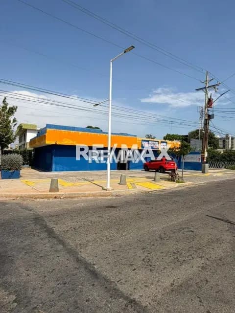 Local en Esquina Avenida 11
