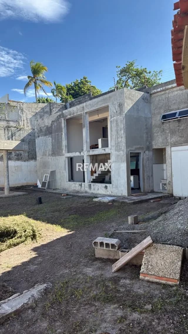 Venta de casa para remodelación en Colinas de Santa Rosa de Santa Rosa