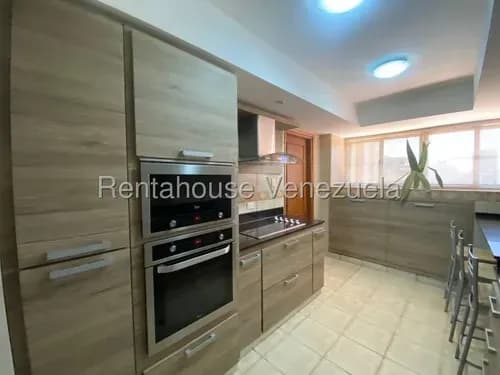 Apartamento En Alquiler En Sector La Lago, Edif Piedra Luna, Planta Eléctrica, Pozo De Agua. Em