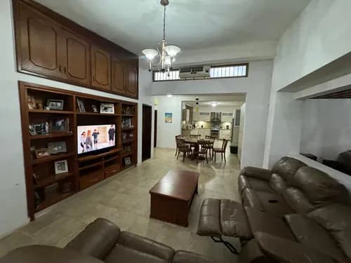 Quinta En Venta Ubicada En Urb. Guaparo, Valencia Edo. Carabobo Julian Acosta 23.